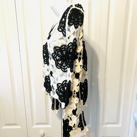 Cloth By Design-Crocheted Black/Ivory Cut Out Flower Knit Bell Sleeve Sweater-XL - Picture 12 of 16